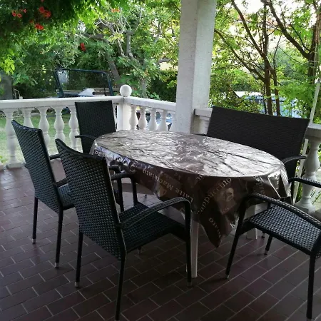 Petra Apartment Vrsi