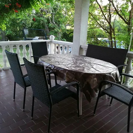 Petra Apartment Vrsi