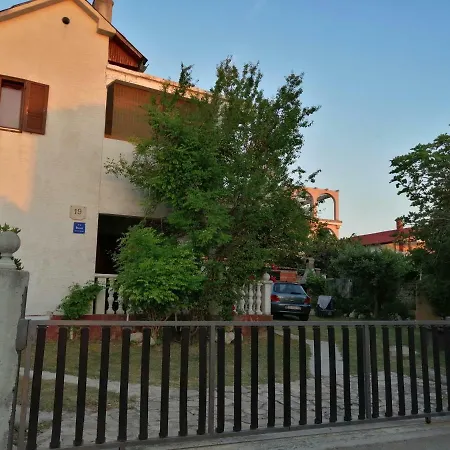 Apartment Petra Vrsi