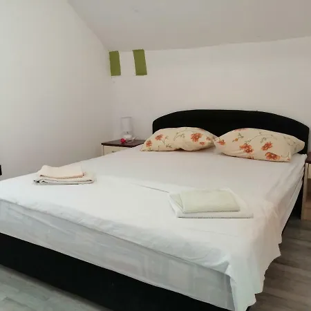 Petra Apartment Vrsi